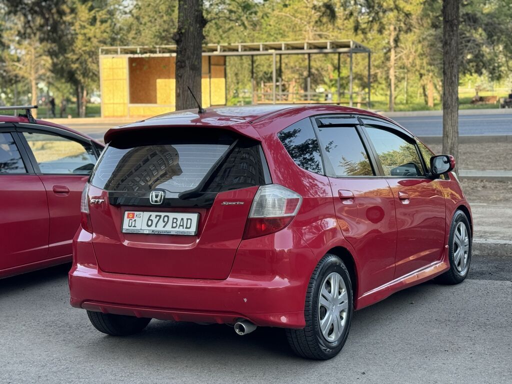 Honda Fit: 2009 г., 1.5 л, Автомат, Бензин, Хэтчбэк: фото 3