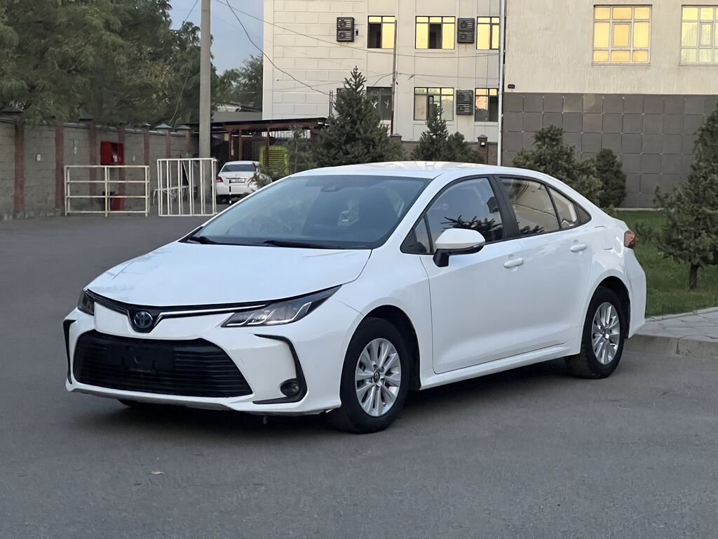 Toyota Corolla: 2022 г., 1.8 л, Вариатор, Гибрид, Седан: фото 3