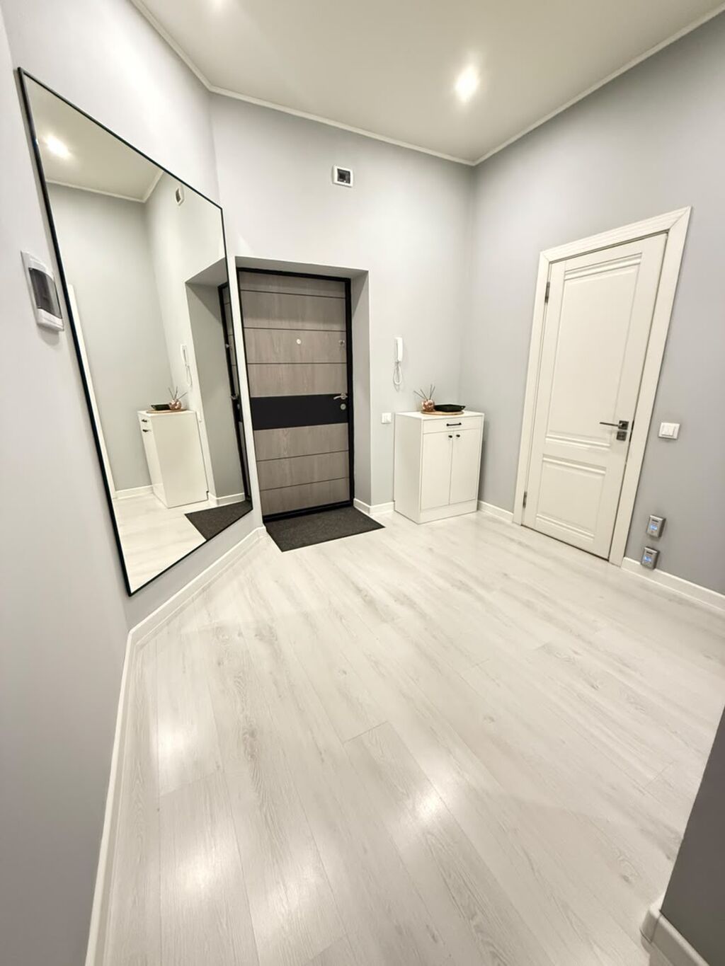 2 комнаты, 54 м², 12 мкр Элитка, 2 этаж, Евроремонт: фото 2