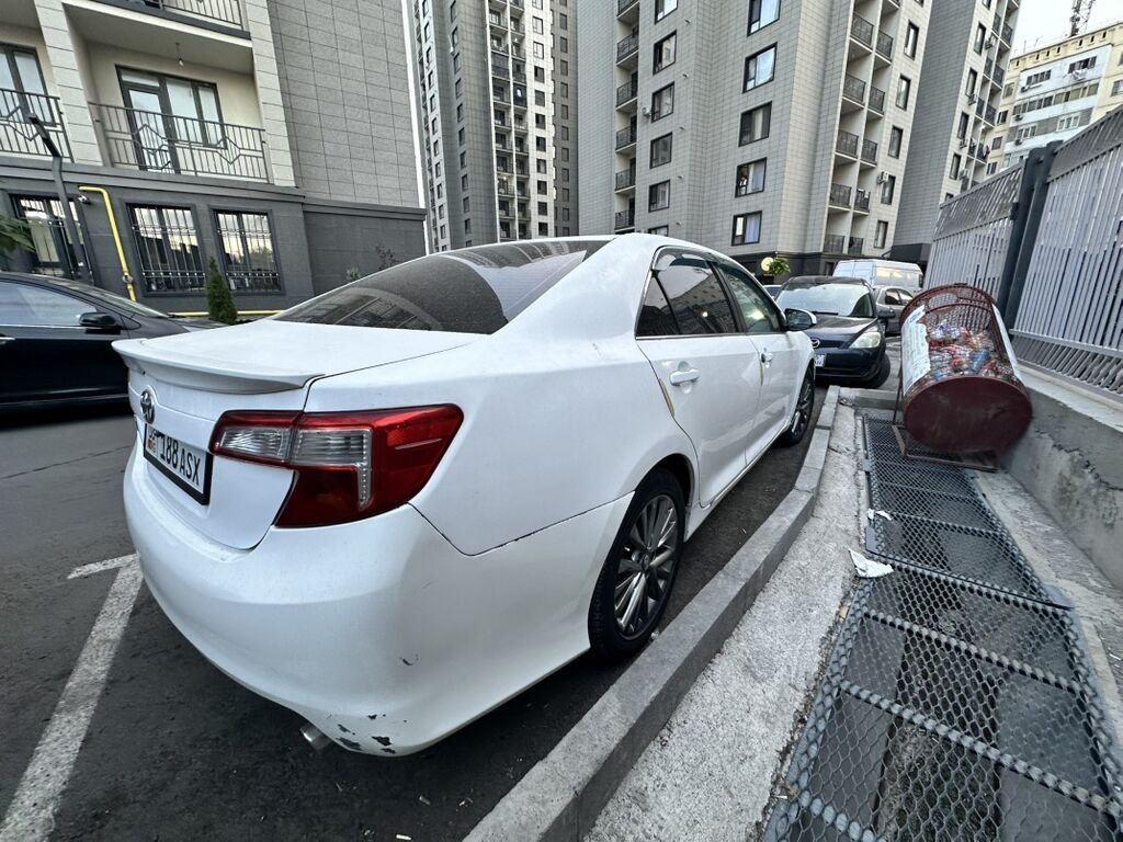 Toyota Camry: 2011 г., Бензин, Седан: фото 3