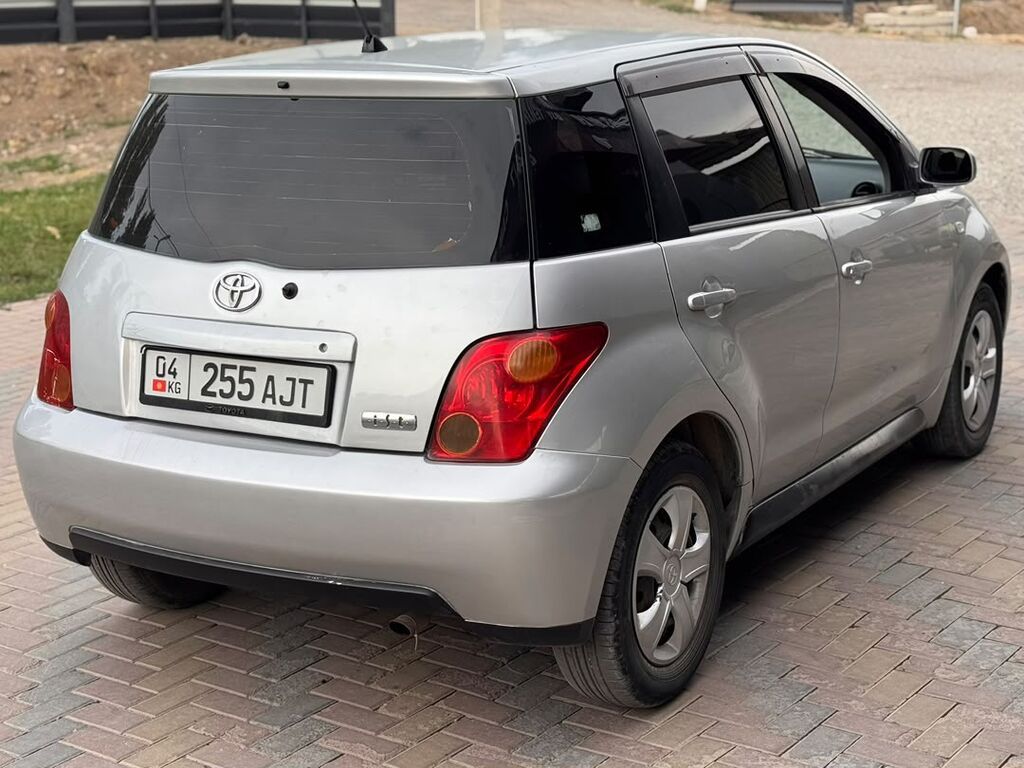 Toyota Ist: 2003 г., 1.3 л, Автомат, Бензин, Хэтчбэк: фото 3