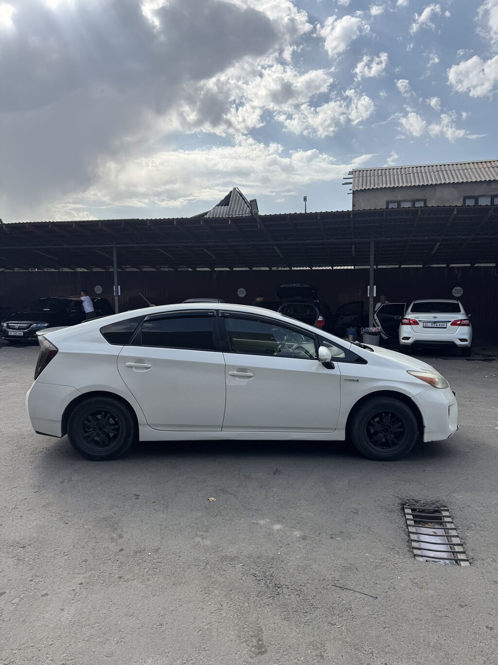 Toyota Prius: 2013 г., 1.8 л, Вариатор, Гибрид, Лифтбек: фото 2
