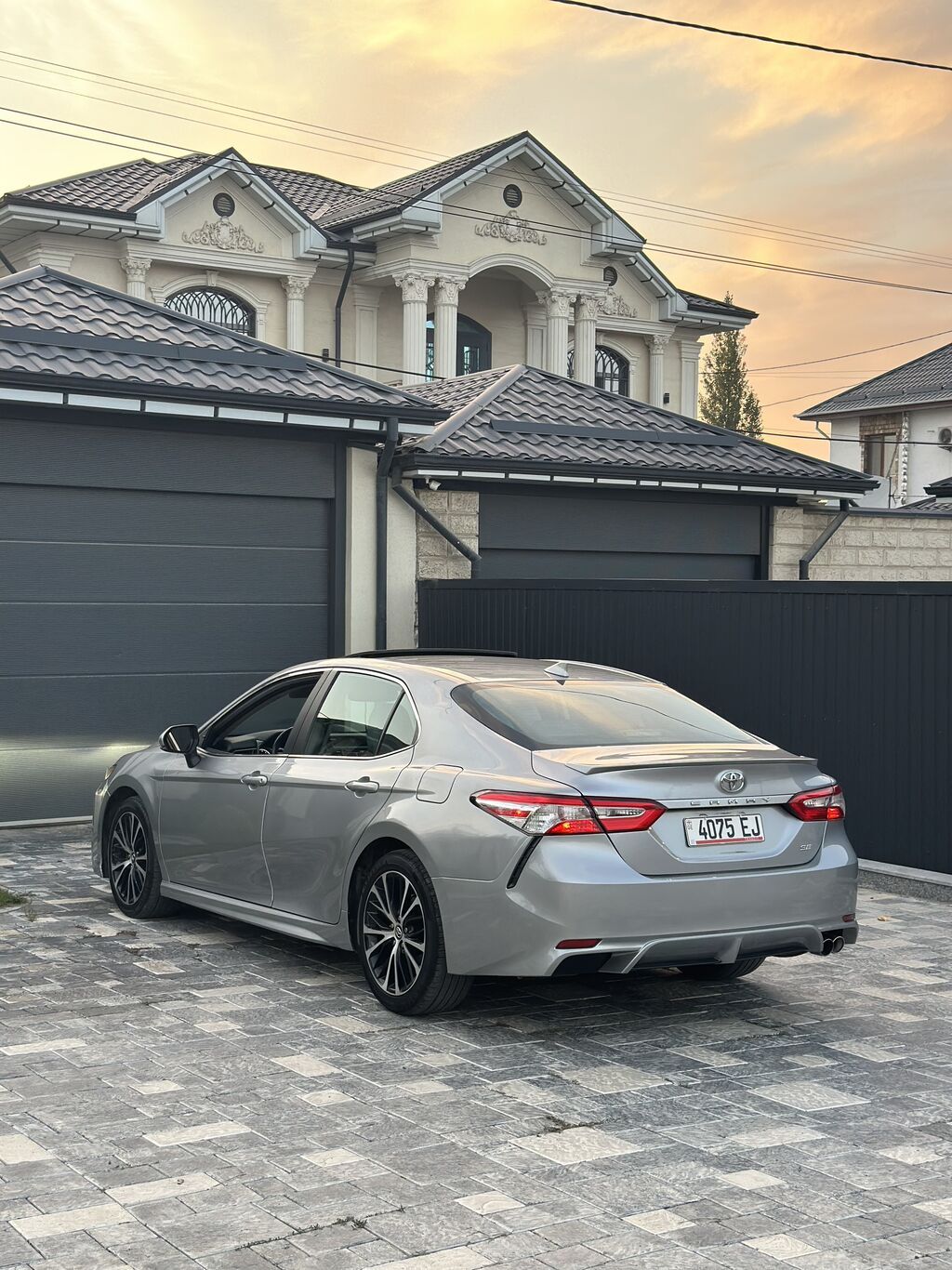 Toyota Camry: 2020 г., 2.5 л, Автомат, Бензин, Седан: фото 4