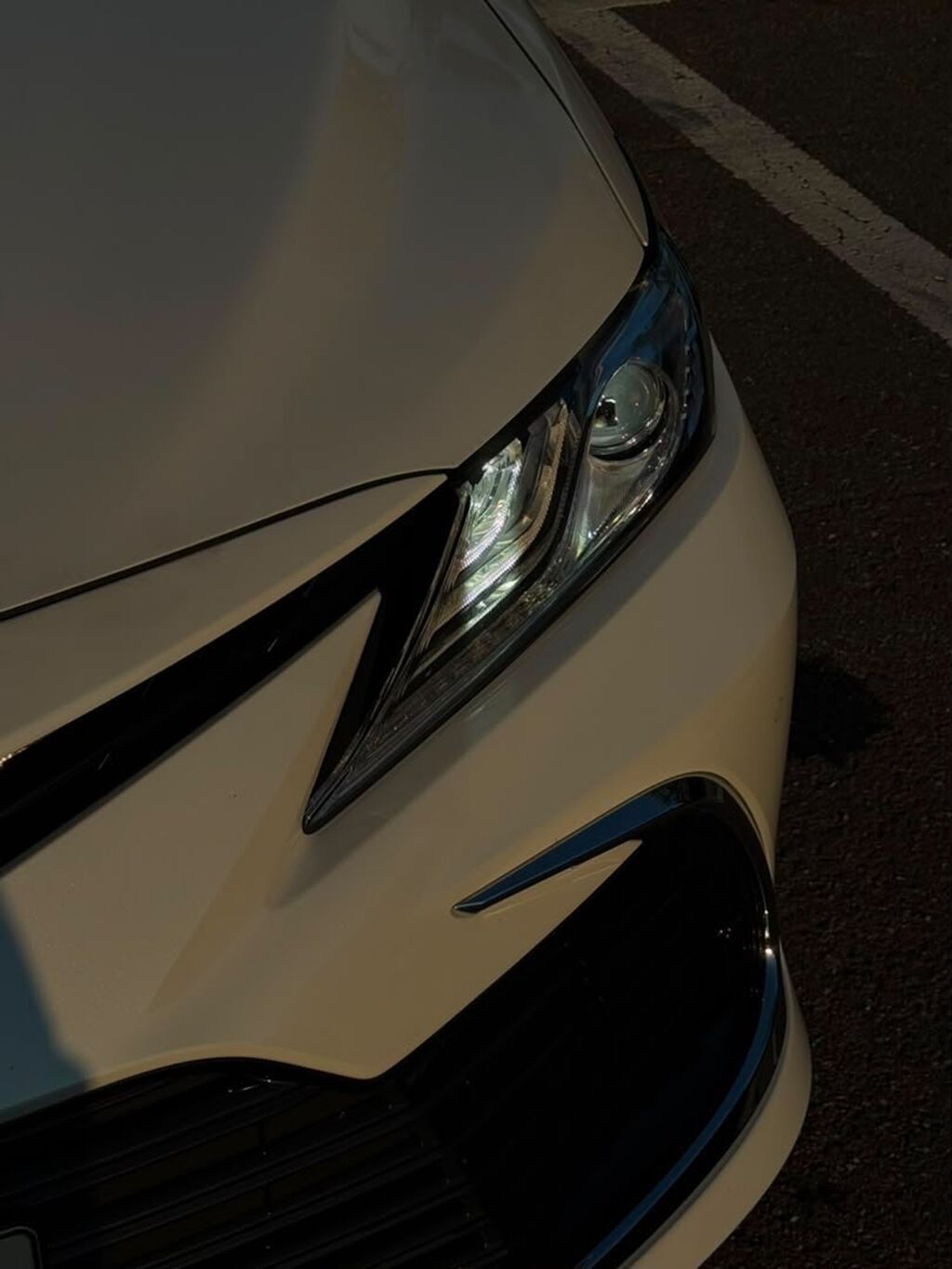 Toyota Camry: 2021 г., 2.5 л, Автомат, Гибрид, Седан: фото 7