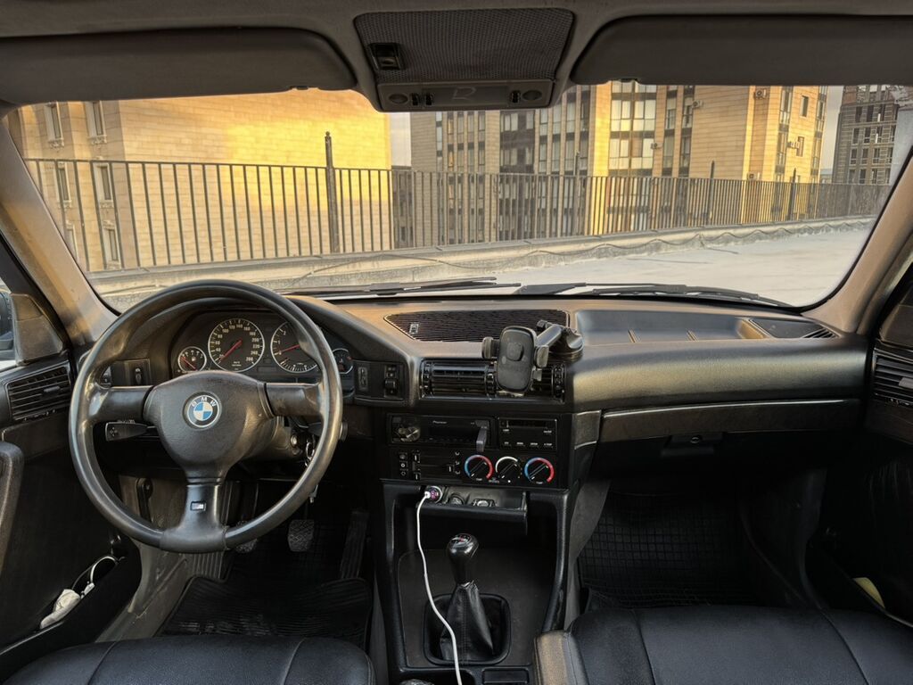 BMW 525: 1989 г., 3 л, Механика, Бензин, Седан: фото 8