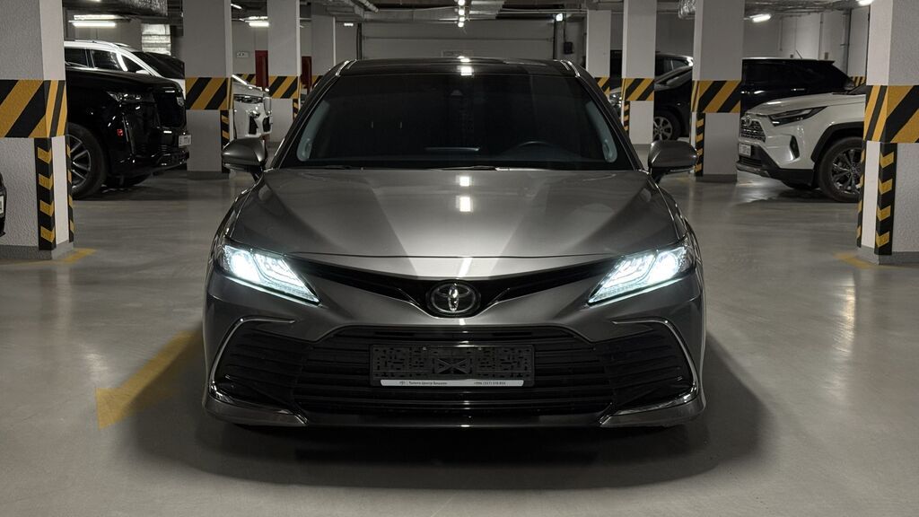 Toyota Camry: 2023 г., 2.5 л, Автомат, Бензин, Седан: фото 1