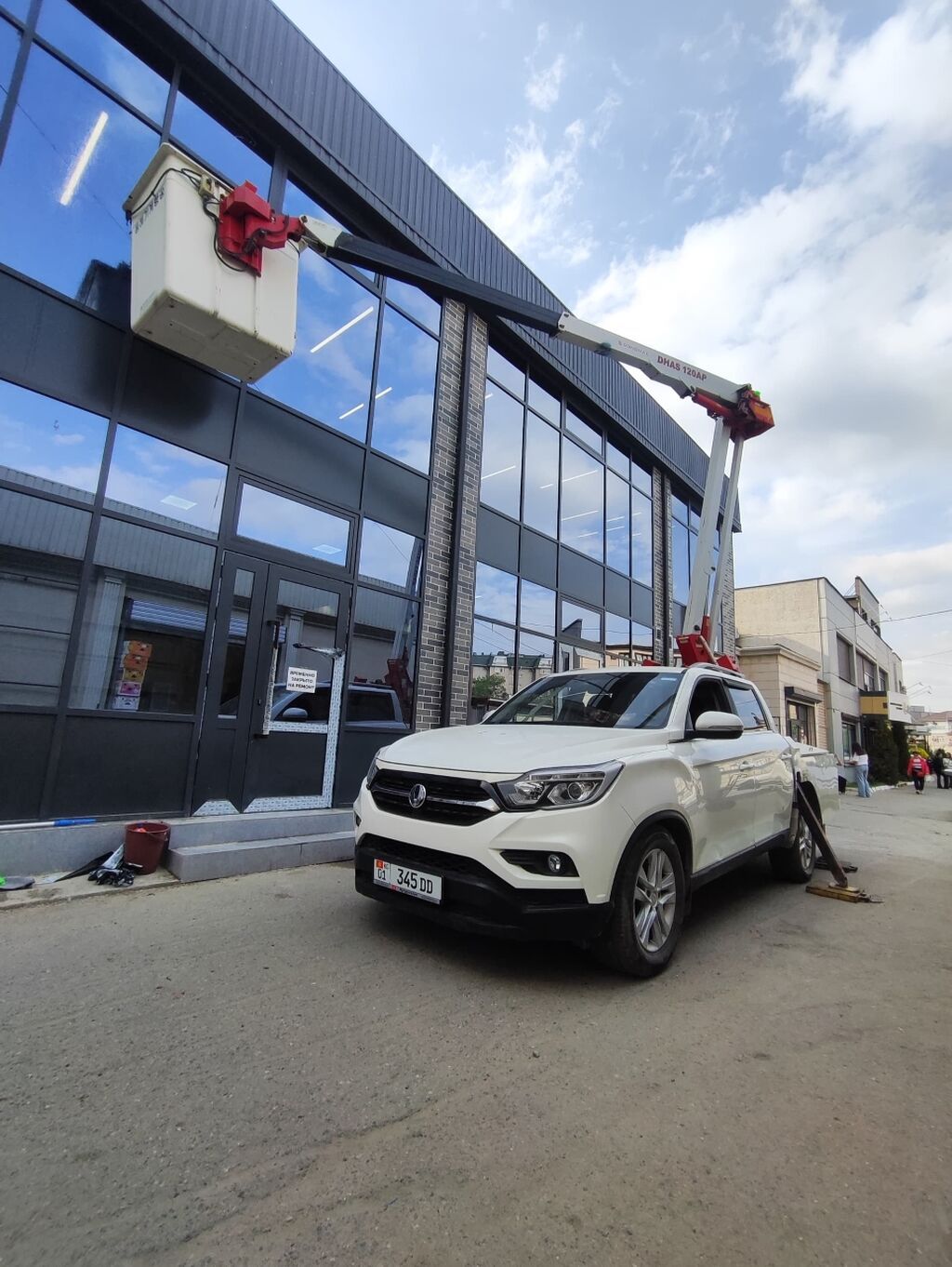 Автовышка на базе пикапа / компактный коленчатый подъемник: фото 2