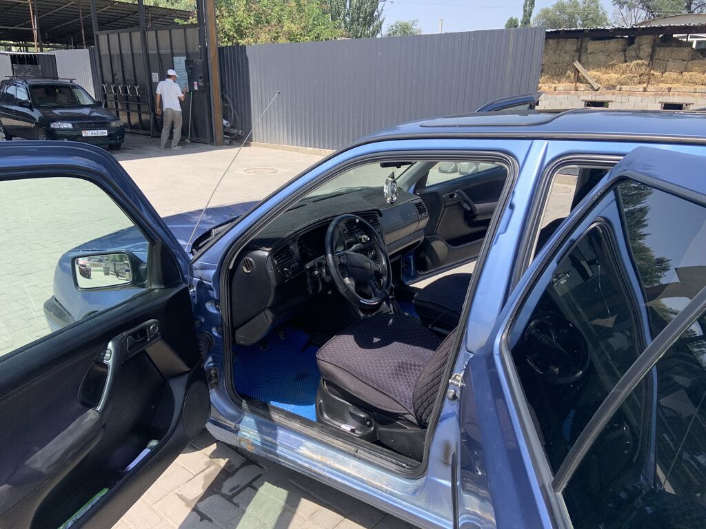 Volkswagen Golf: 1993 г., 1.8 л, Механика, Бензин, Хэтчбэк: фото 5