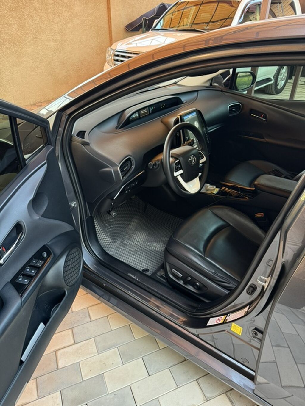 Toyota Prius: 2018 г., Вариатор, Гибрид, Лифтбек: фото 6
