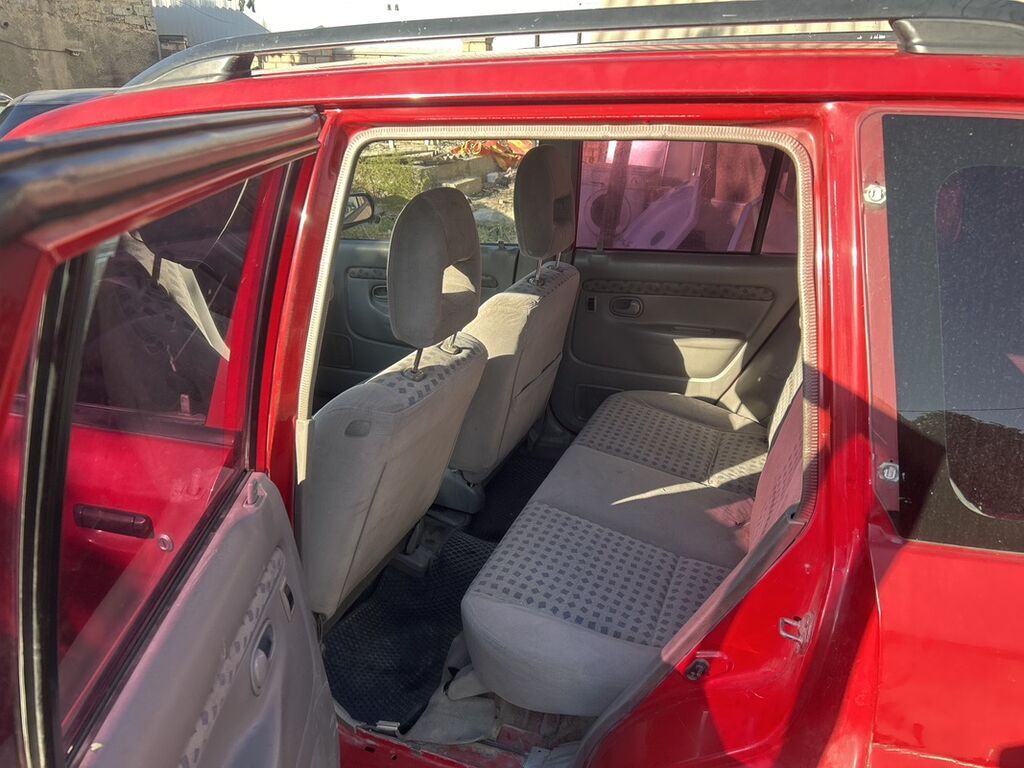 Mazda Demio: 2001 г., 1.5 л, Хэтчбэк: фото 3