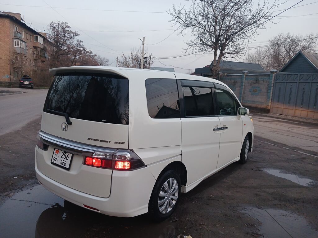 Honda Stepwgn: 2005 г., 2 л, Автомат, Бензин, Минивэн: фото 4