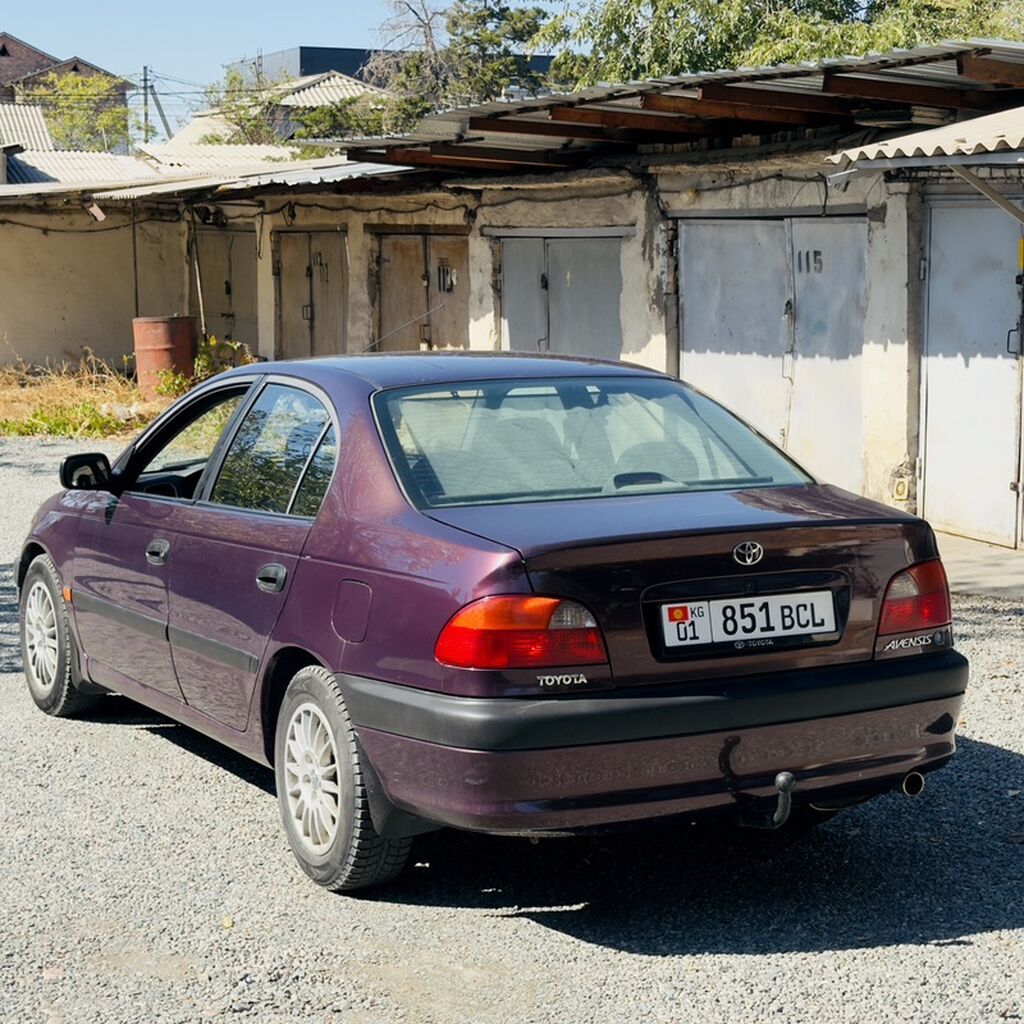 Toyota Avensis: 2000 г., 2 л, Механика, Бензин, Седан: фото 2