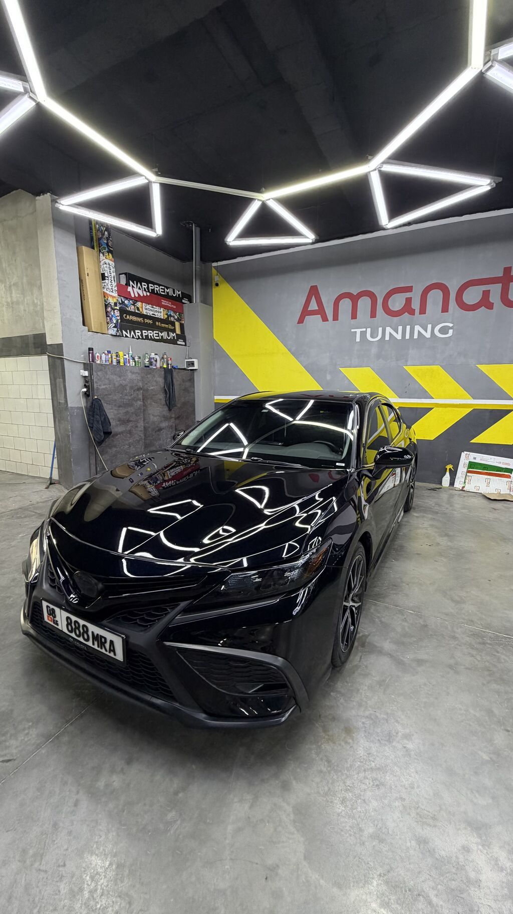 Toyota Camry: 2021 г., 2.5 л, Автомат, Гибрид, Седан: фото 1
