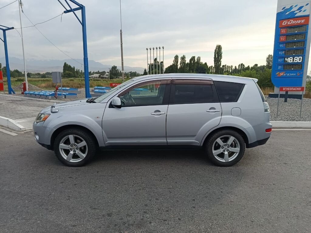 Mitsubishi Outlander: 2006 г., 2.4 л, Автомат, Бензин, Внедорожник: фото 2