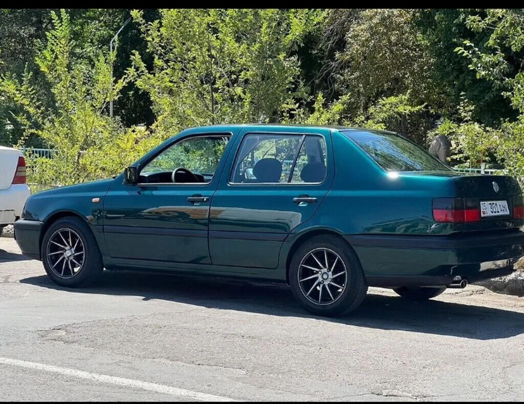 Volkswagen Vento: 1996 г., 1.8 л, Механика, Бензин, Седан: фото 1