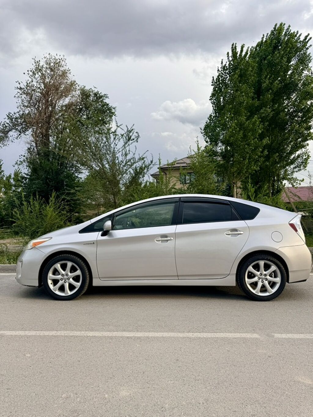 Toyota Prius: 2013 г., 1.8 л, Автомат, Гибрид, Хэтчбэк: фото 4