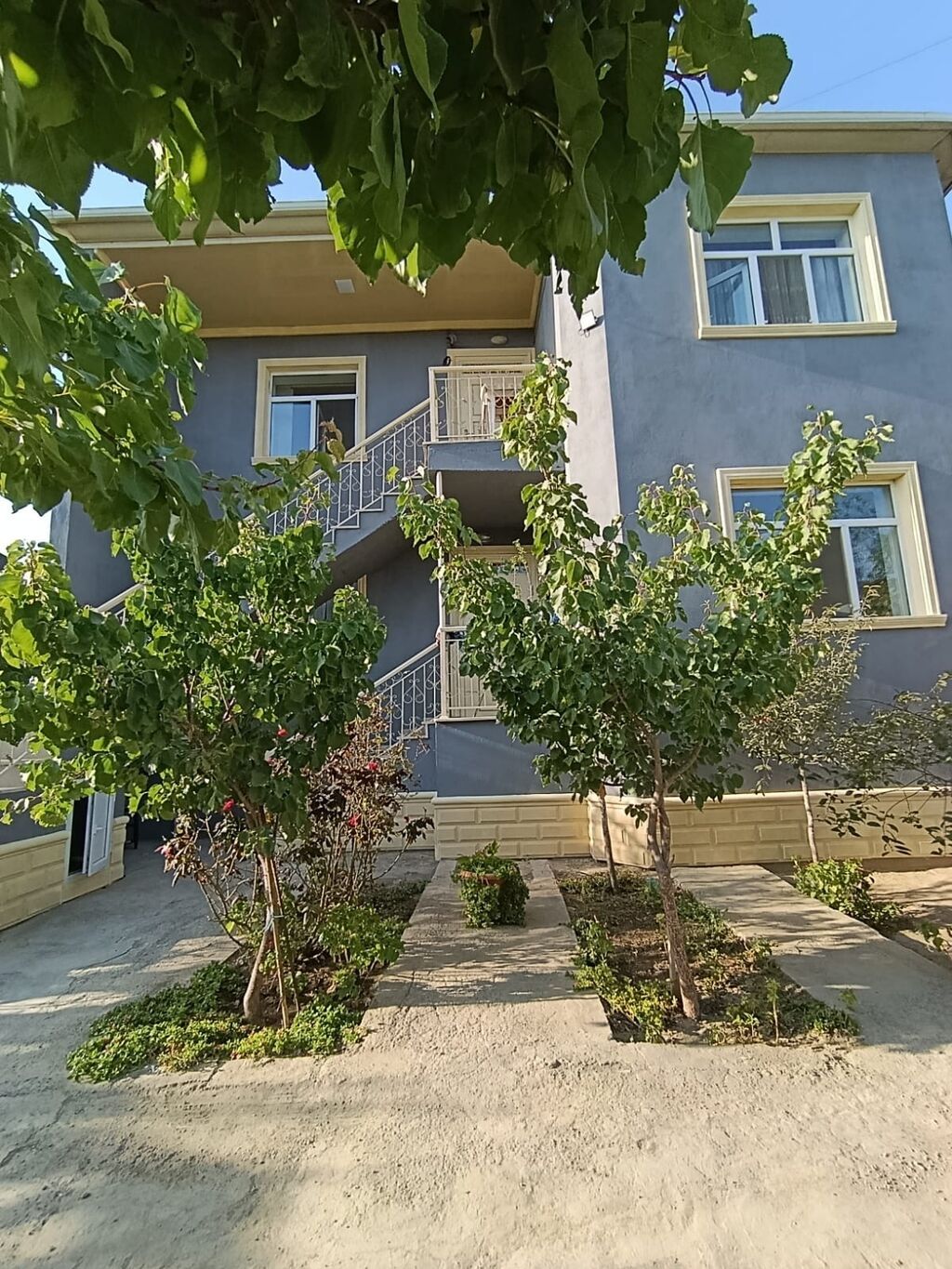 6 otaqlı, 220 kv. m, Yeni təmirli