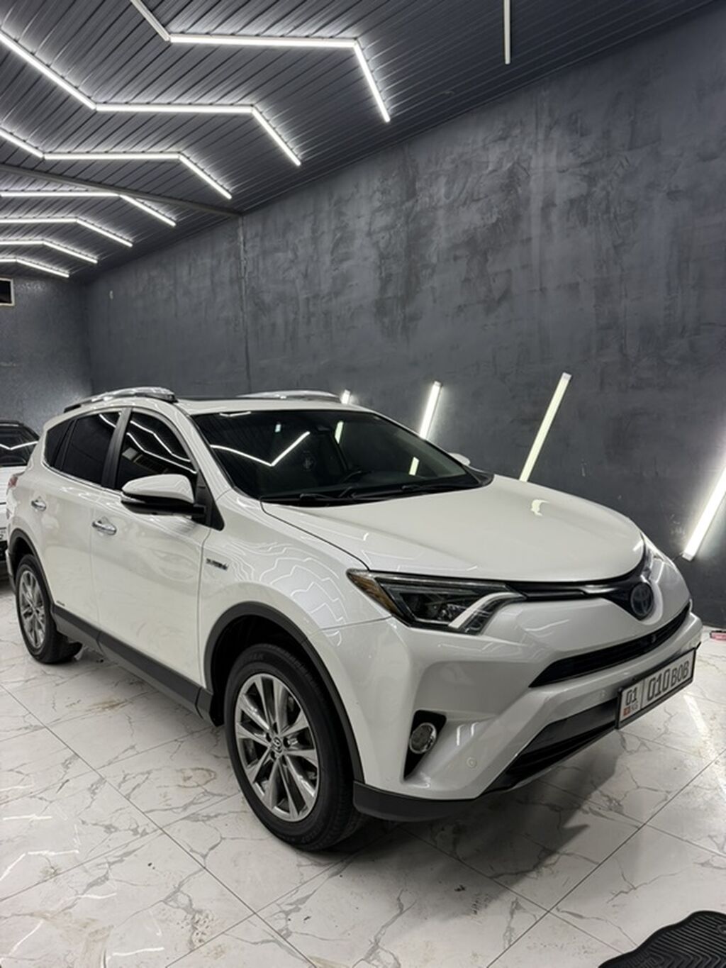 Toyota RAV4: 2018 г., Автомат, Гибрид, Кроссовер: фото 4