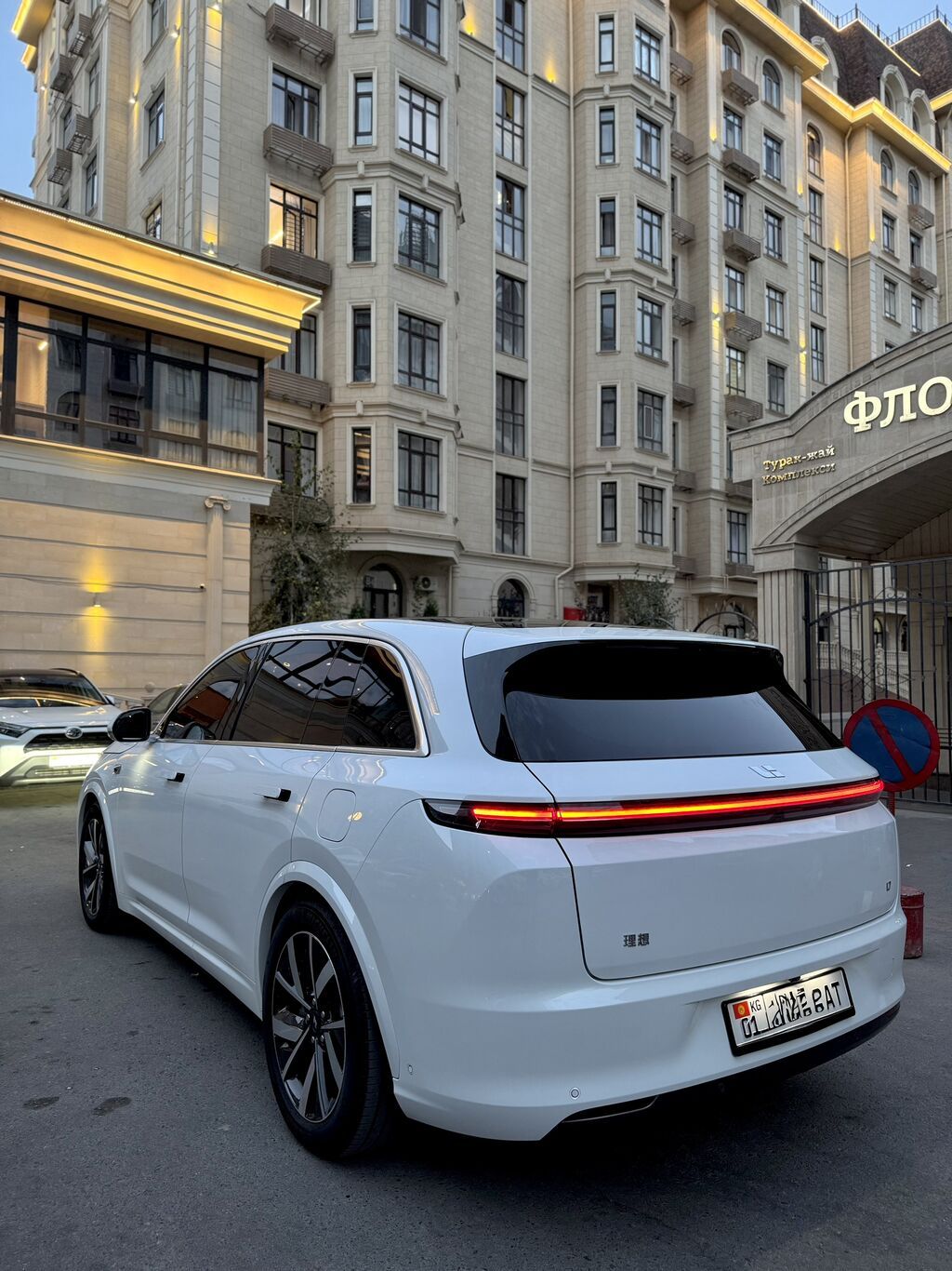 Lixiang L7: 2023 г., 1.5 л, Автомат, Гибрид, Кроссовер: фото 3