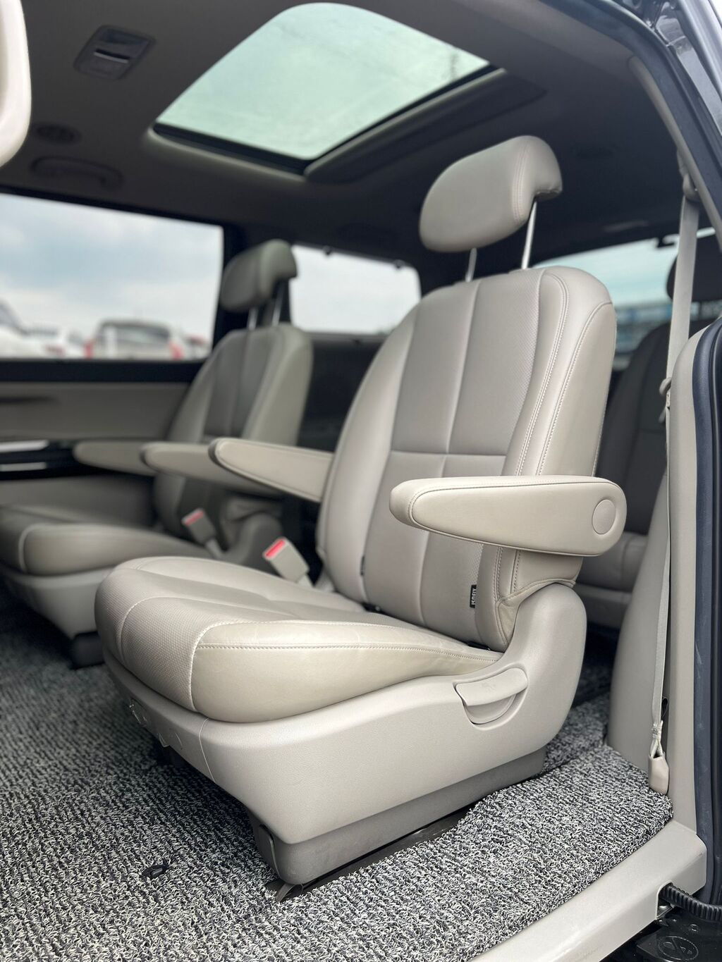 Kia Carnival: 2019 г., 2.2 л, Автомат, Дизель, Минивэн — фото 8