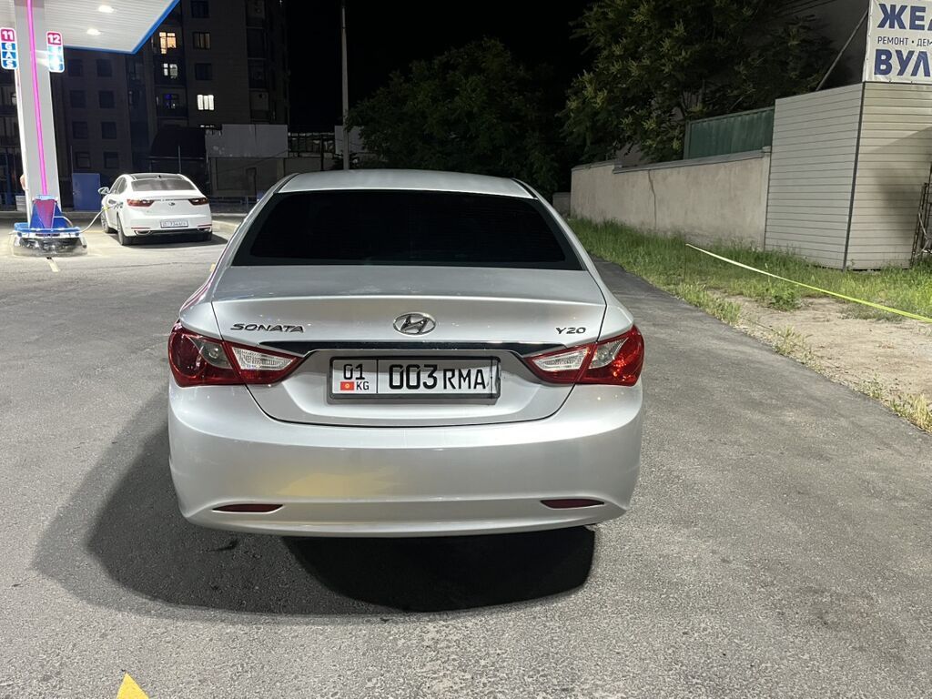 Hyundai Sonata: 2010 г., 2 л, Автомат, Газ, Седан: фото 3