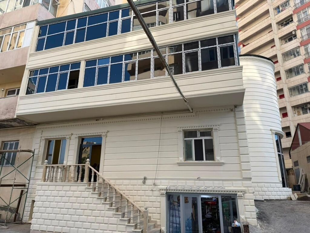 Yasamal rayonunda, 20 Yanvar metrosunun yaxınlığında, sıx yaşayış