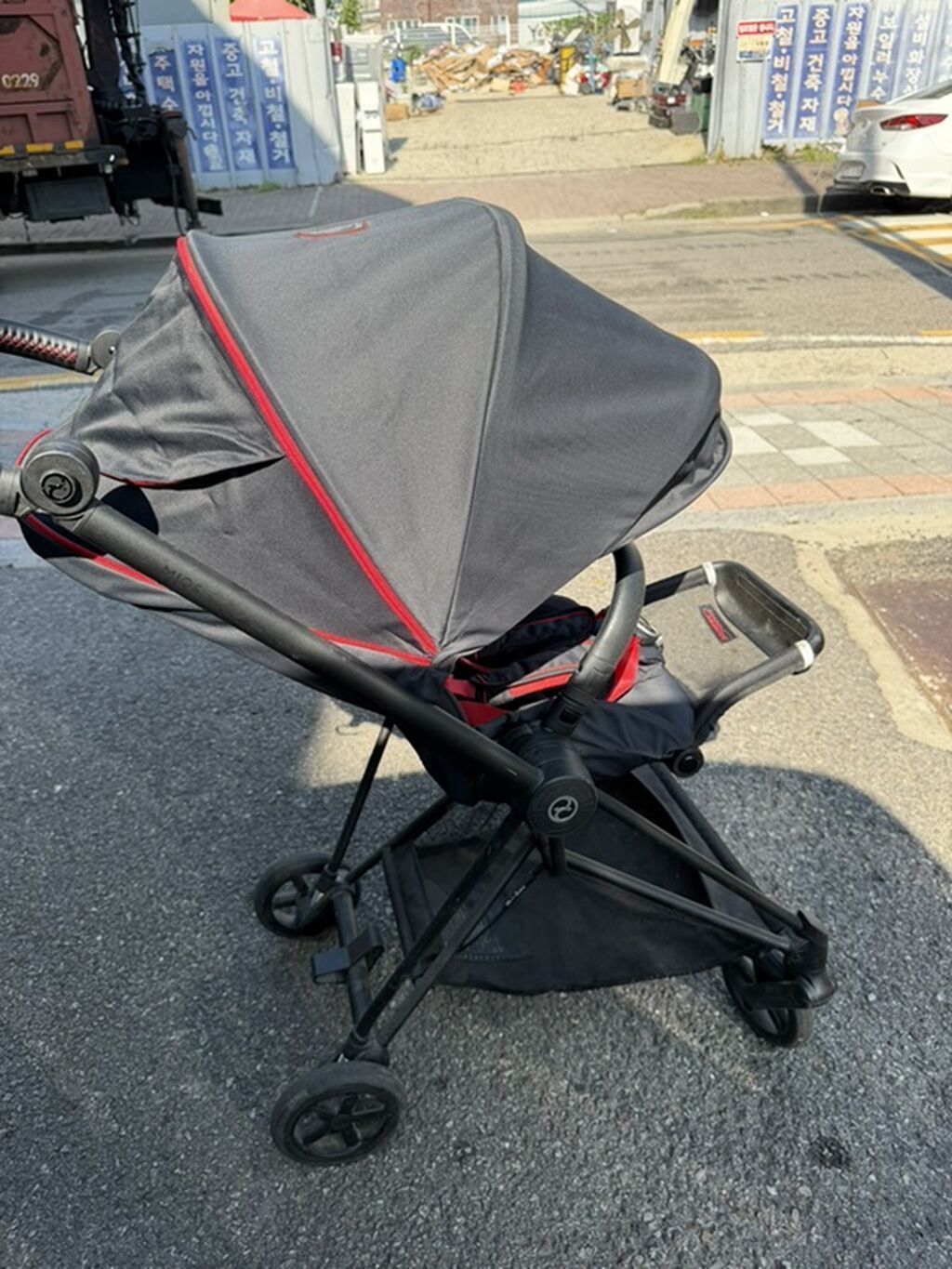 Прогулочная необычная коляска Cybex mios совместно с Ferrari: фото 3