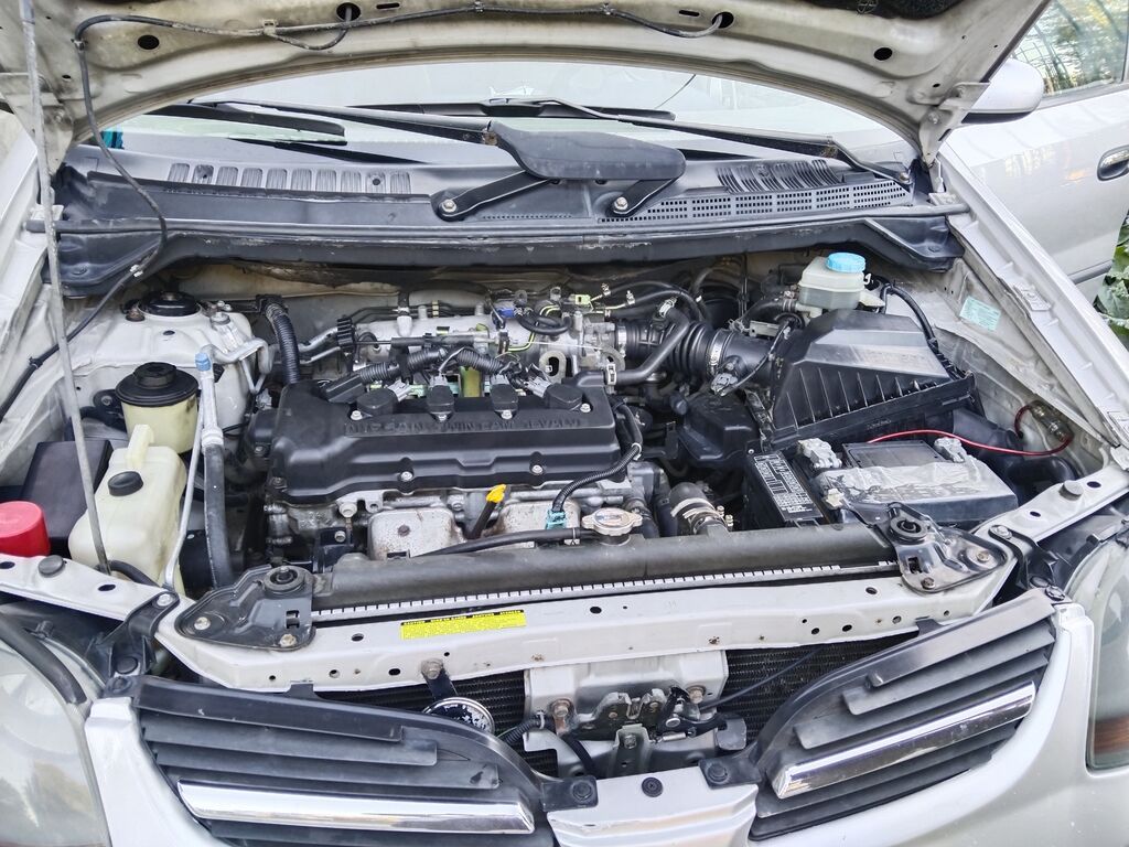 Nissan Almera Tino: 2001 г., 1.8 л, Механика, Бензин, Минивэн: фото 8