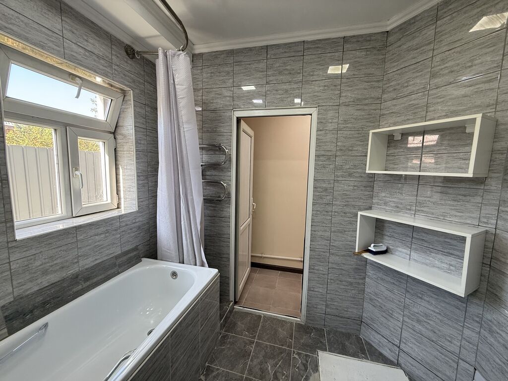 4 комнаты, 60 м², 3 соток, Бишкек, Карагачевая роща: фото 8
