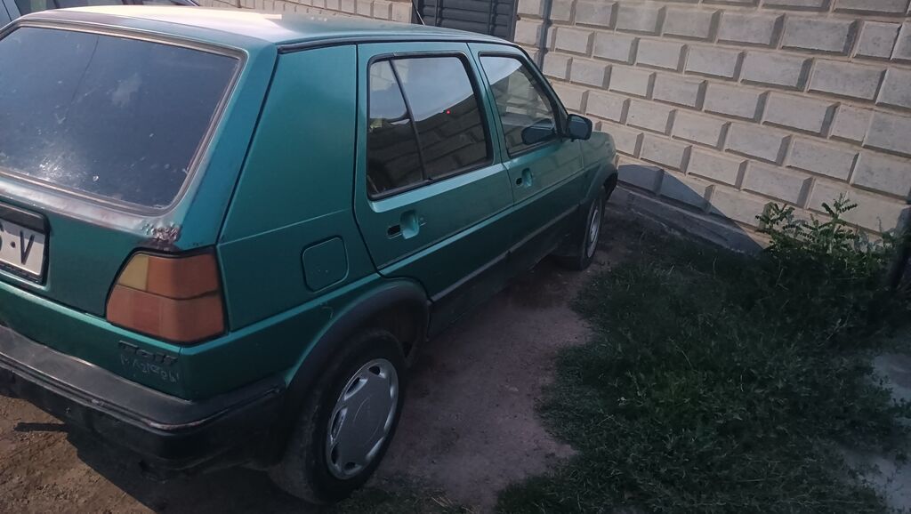 Volkswagen Golf: 1991 г., 1.8 л, Механика, Бензин, Хэтчбэк: фото 2
