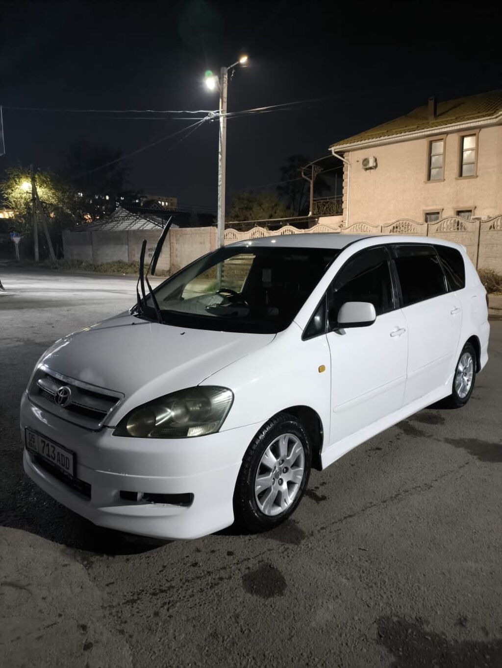Toyota Ipsum: 2001 г., Автомат, Бензин, Минивэн: фото 1