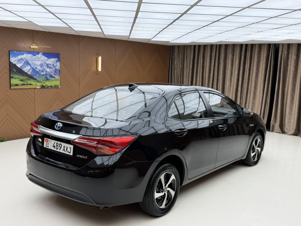 Toyota Corolla: 2019 г., 1.8 л, Автомат, Гибрид, Седан: фото 3