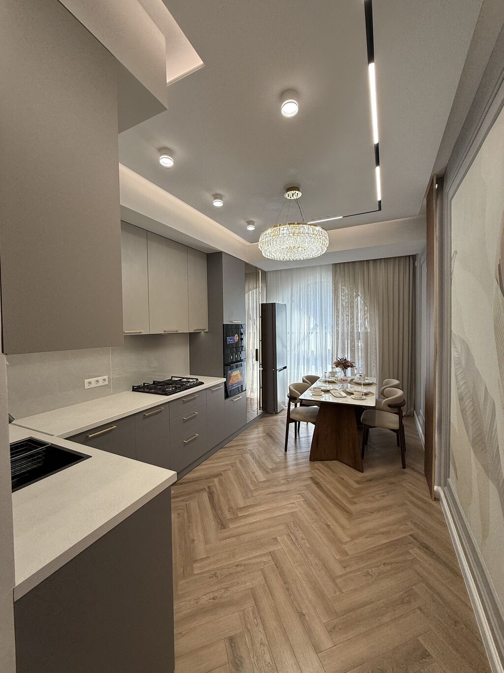 3 комнаты, 96 м², Элитка, 10 этаж, Дизайнерский ремонт: фото 2