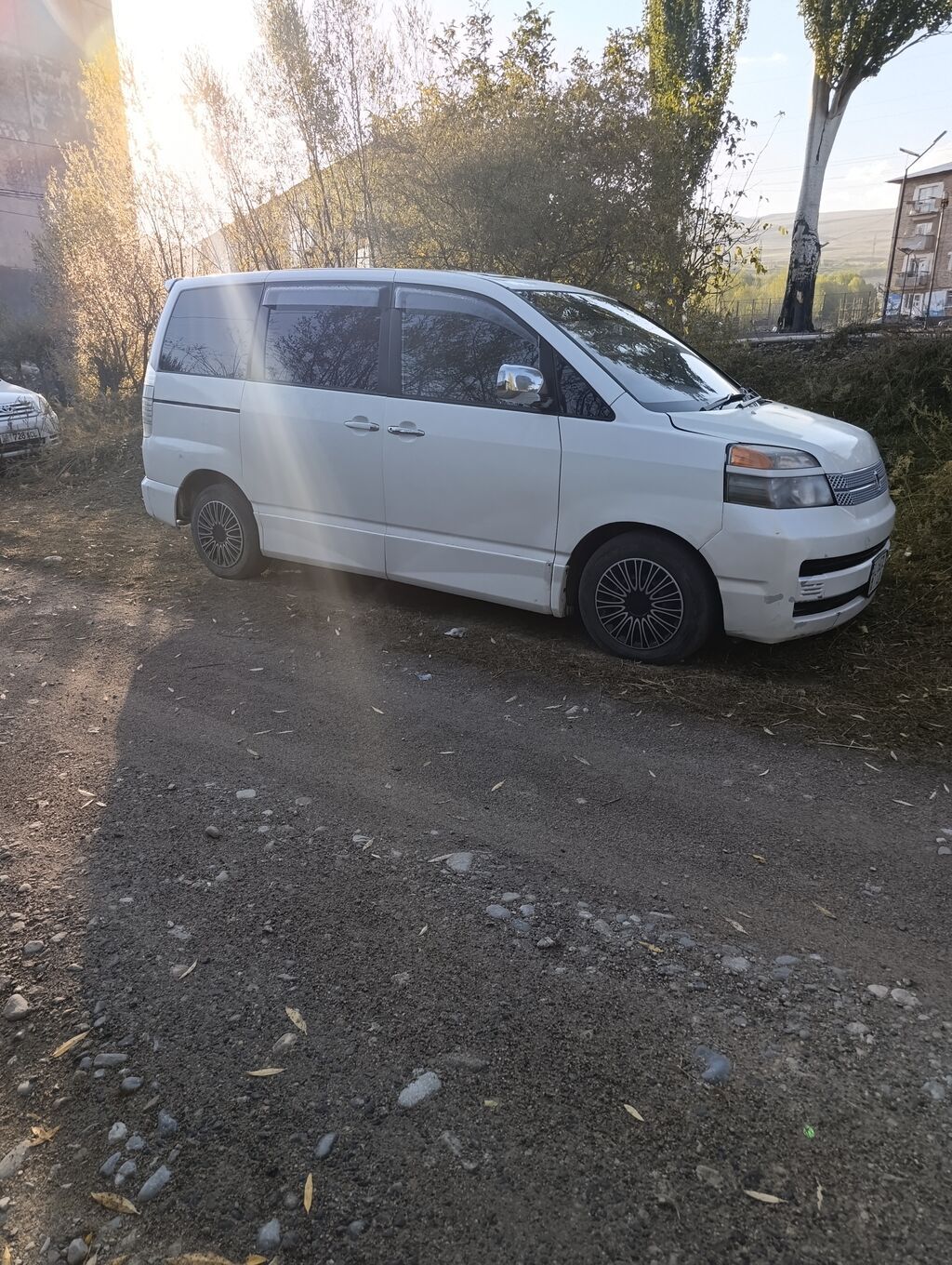 Toyota Voxy: 2003 г., 2 л, Автомат, Бензин, Минивэн: фото 2