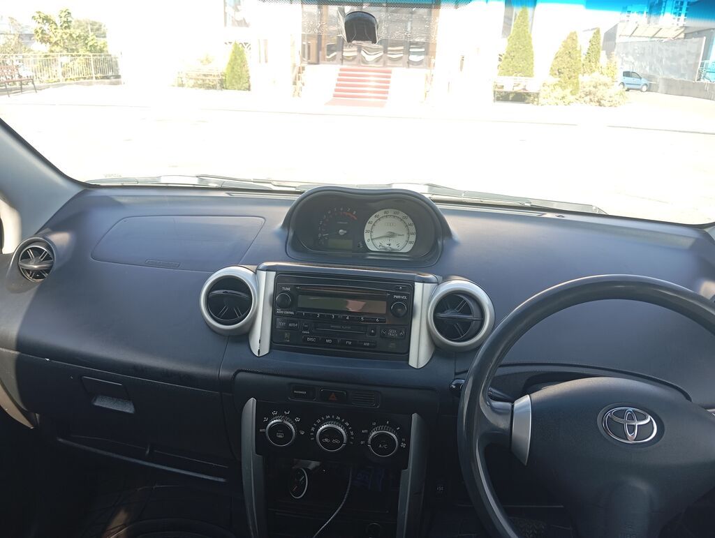 Toyota Ist: 2002 г., 1.3 л, Автомат, Бензин, Хэтчбэк: фото 7