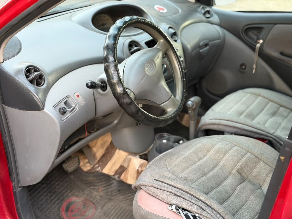 Toyota Echo: 1999 г., 1.5 л, Вариатор, Бензин, Седан: фото 6