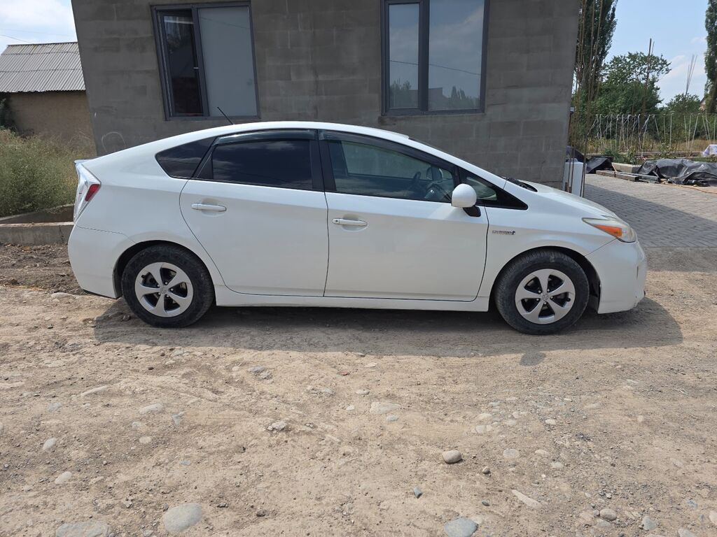 Toyota Prius: 2013 г., 1.8 л, Вариатор, Гибрид, Хэтчбэк: фото 3