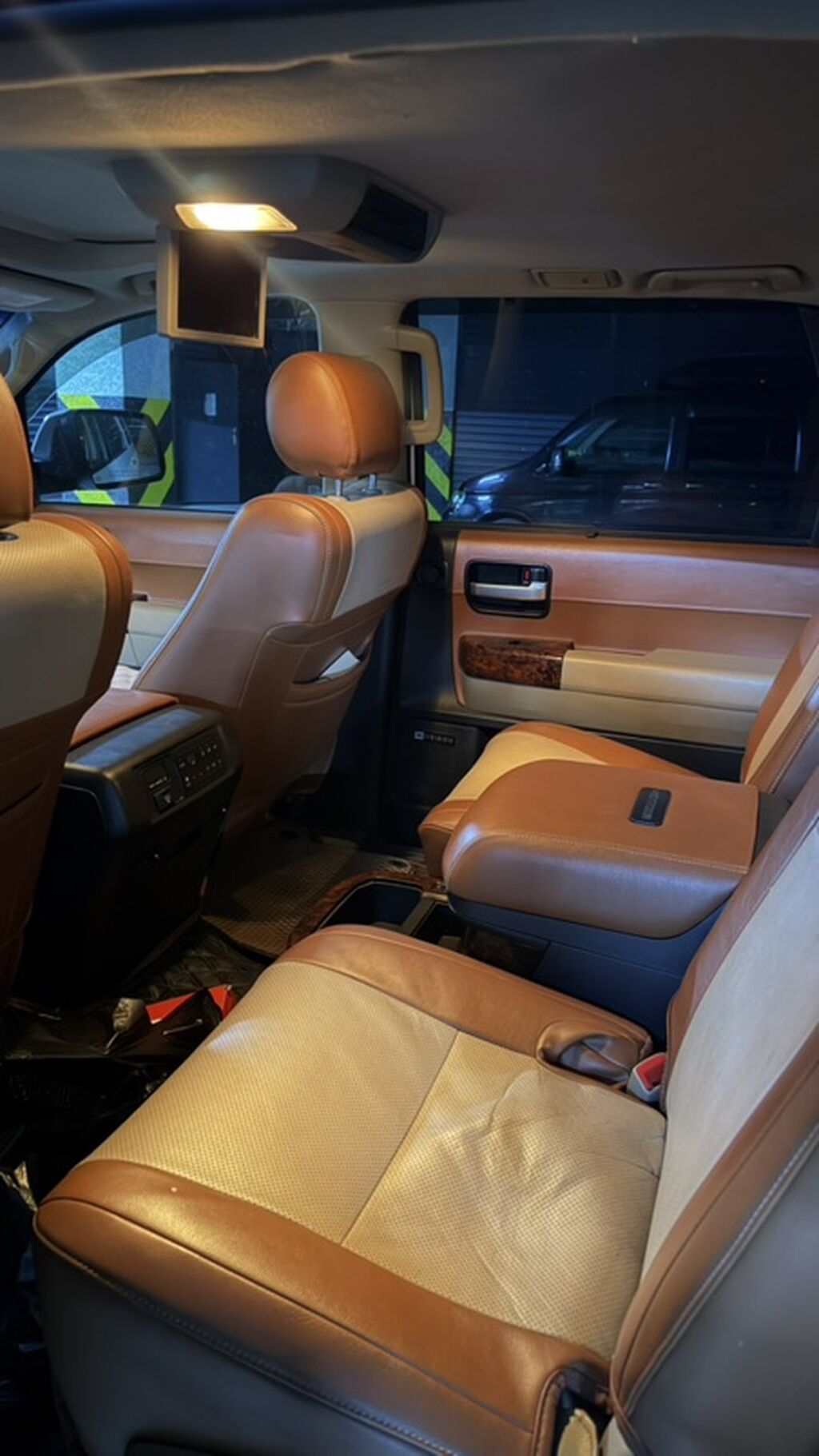 Toyota Sequoia: 2010 г., 5.7 л, Автомат, Газ, Внедорожник: фото 6