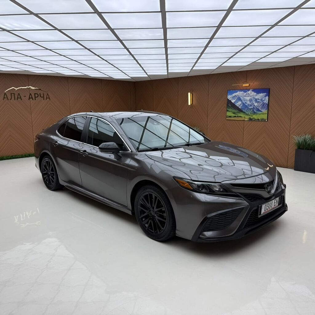 Toyota Camry: 2021 г., 2.5 л, Автомат, Бензин, Седан — фото 1