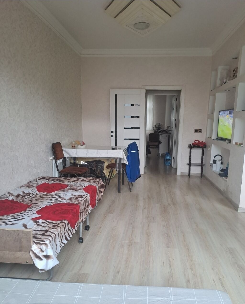 Otaq yoldası axtarılır.Komunall öz aramızda bölünür verlir.Evin içində
