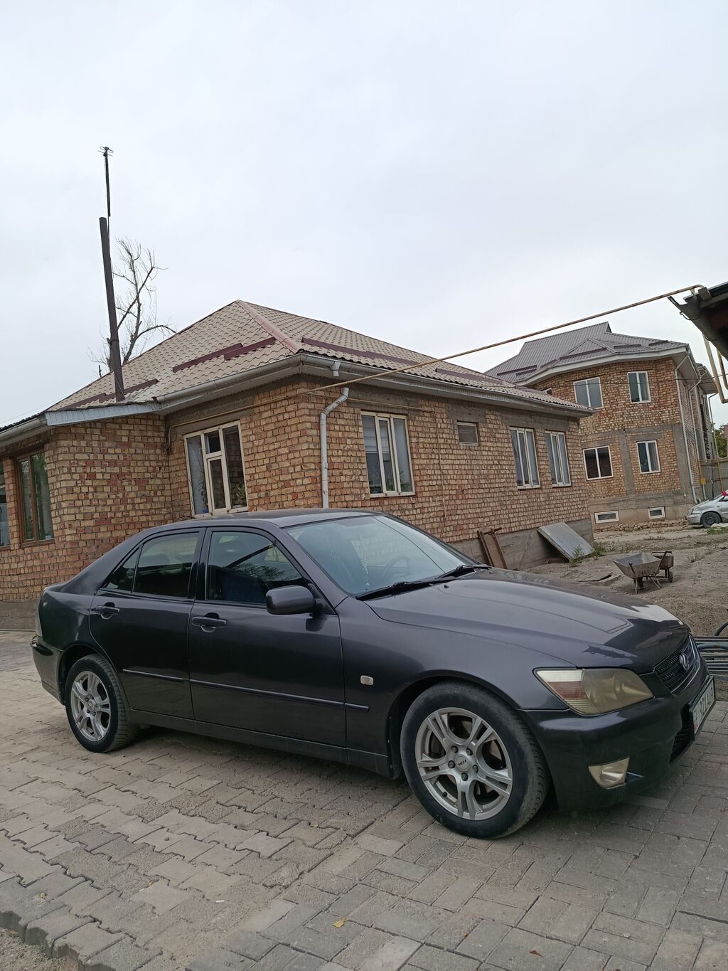 Lexus IS