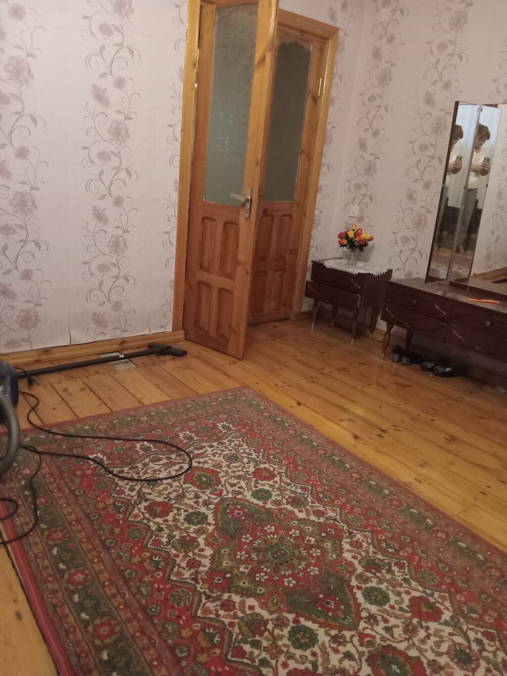 Məhlə evidi iki mərtəbəli 1ci mərtəbəni kiraye verilir, tələbə qızlara