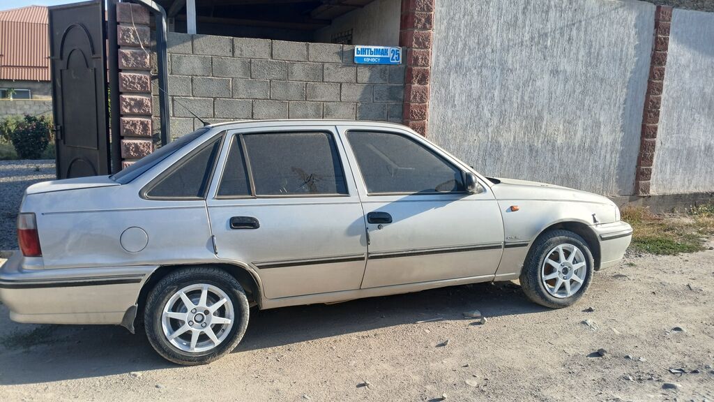 Daewoo Nexia: 2006 г., Механика, Седан: фото 3