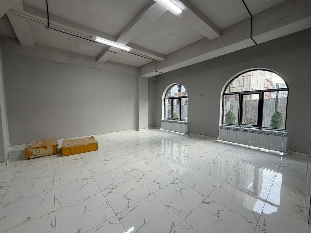 Продажа магазинов В жилом доме, 180 м², Евроремонт, Отдельный вход, 1 этаж — фото 1