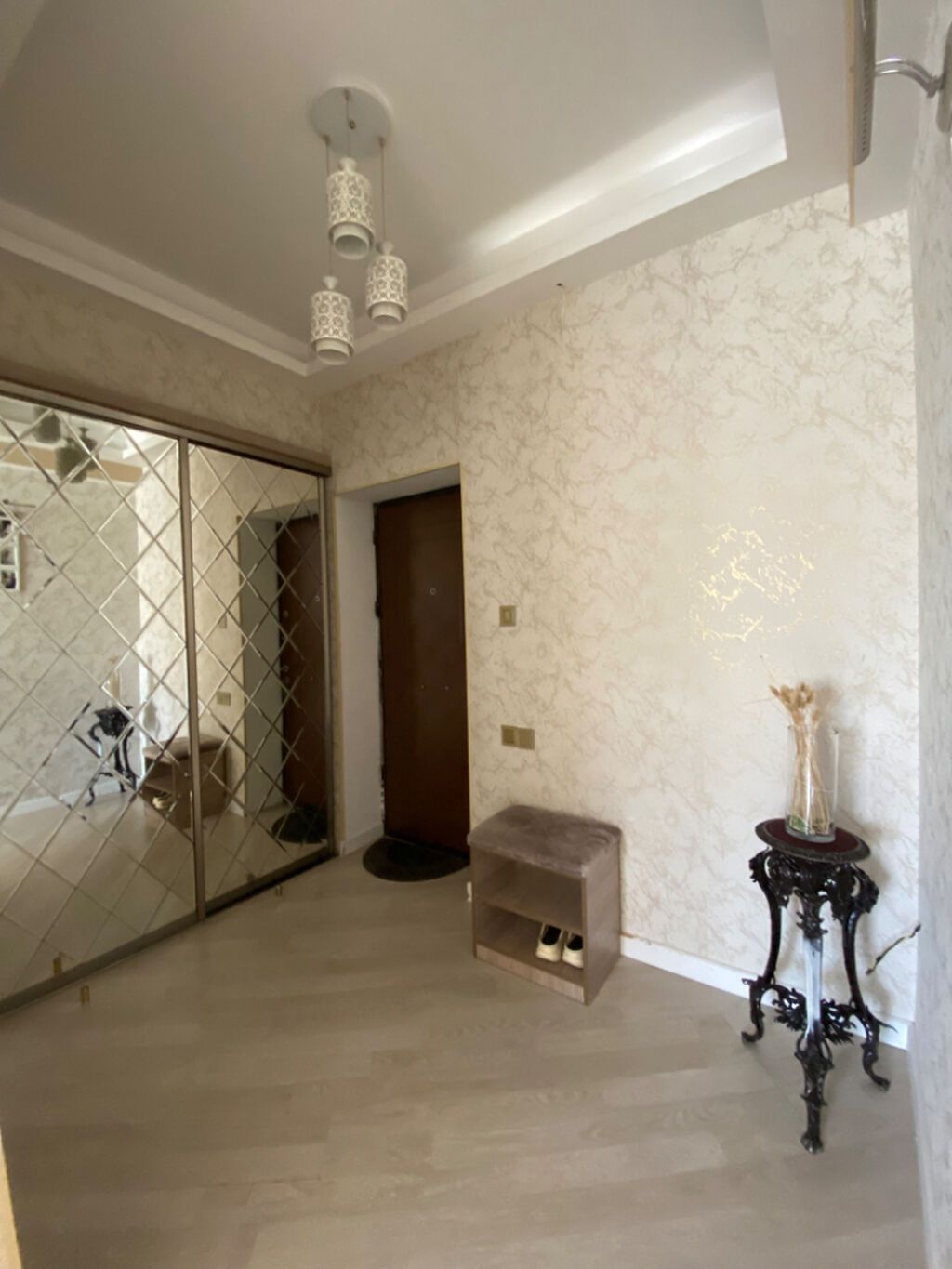 3 otaqlı, 81 kv. m