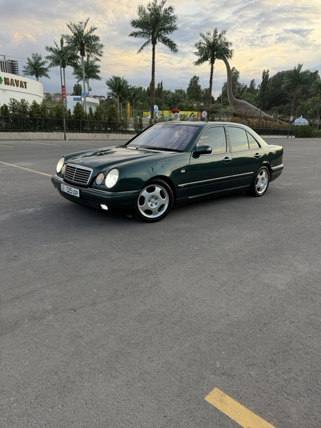 Mercedes-Benz E-Class: 1998 г., 4.3 л, Автомат, Бензин, Седан: фото 2