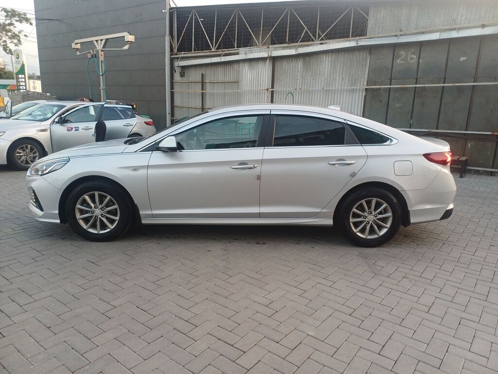 Hyundai Sonata: 2021 г., 2 л, Автомат, Газ: фото 3