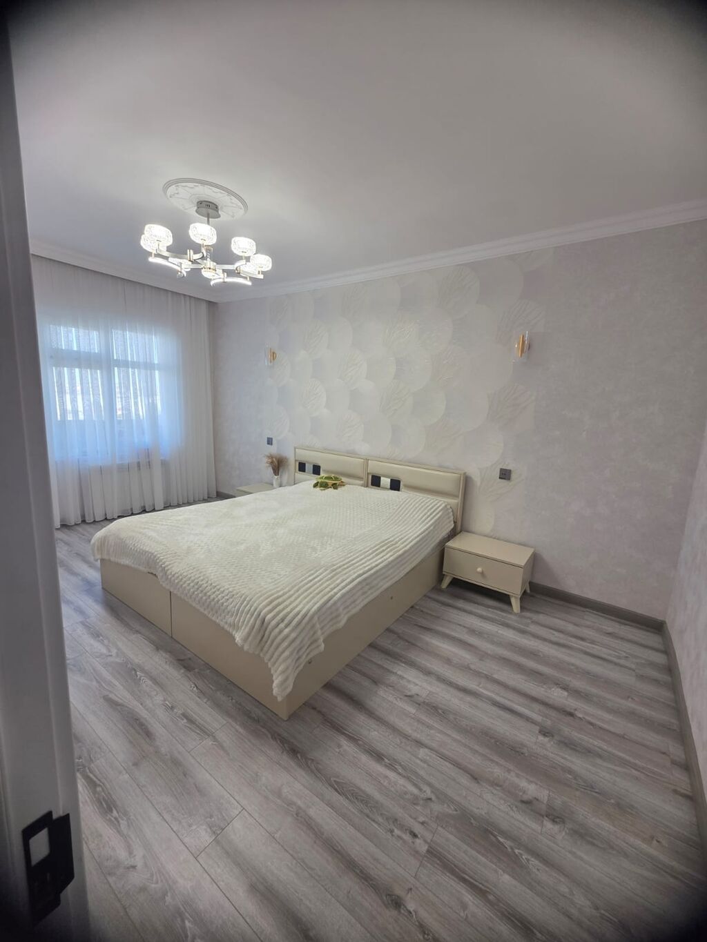 Bakı, Bakıxanov qəs., 3 otaqlı, Köhnə tikili, m. Neftçilər, 75 kv. m
