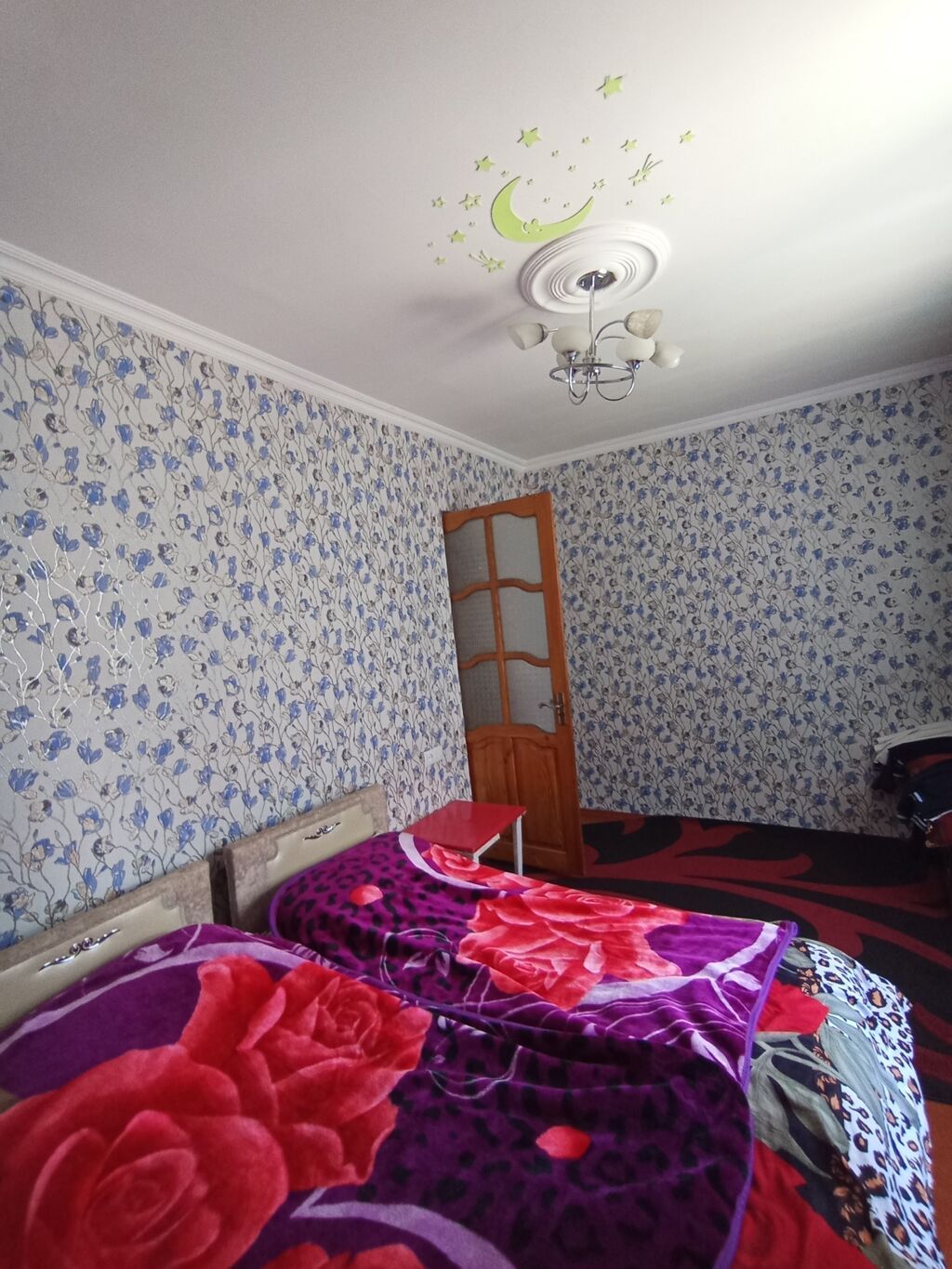 Naxalastroyda 4 otaqlı əşyalı həyət evi satılır evin hər bir şəraiti