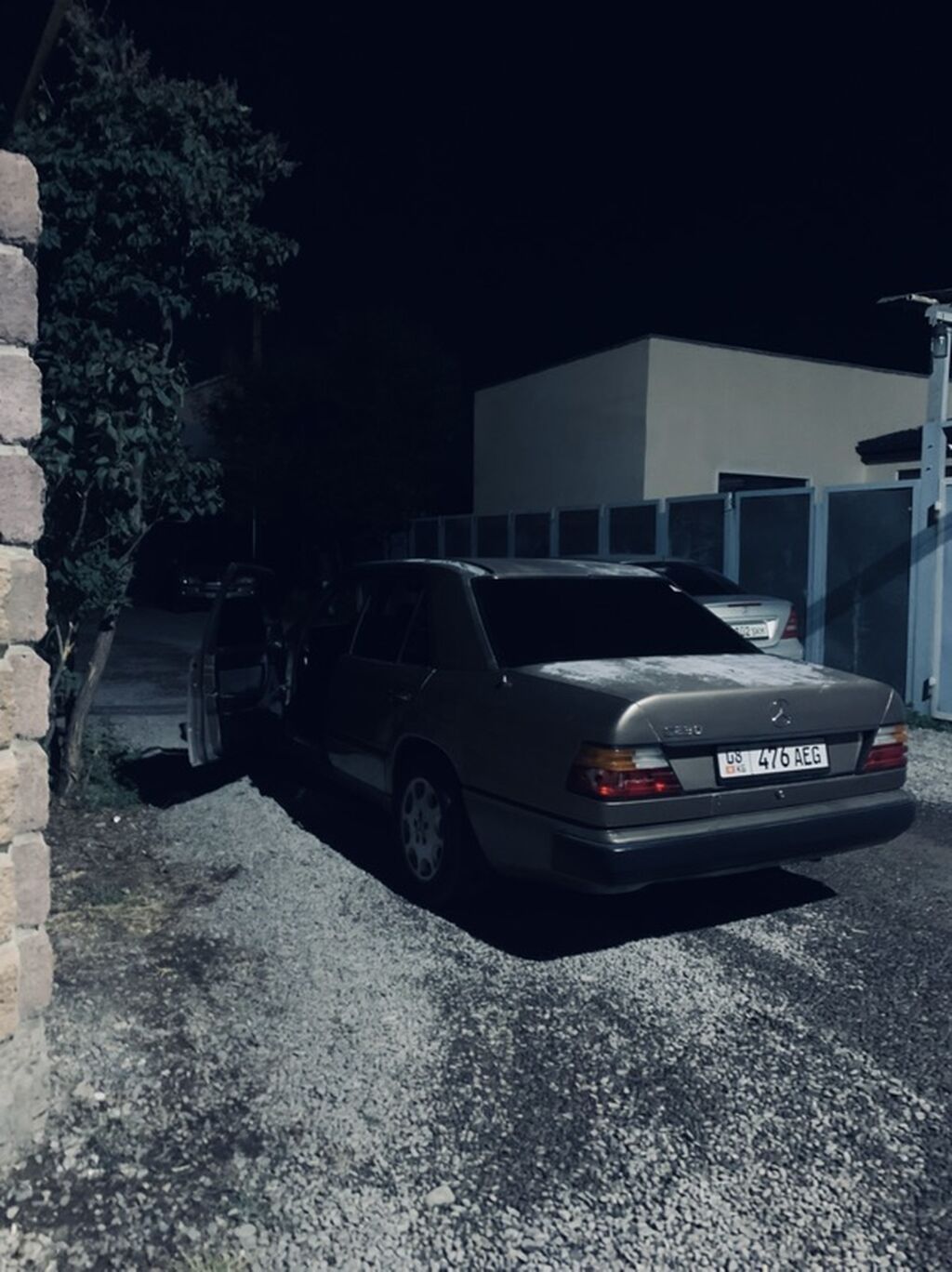 Mercedes-Benz W124: 1988 г., 2.3 л, Механика, Бензин, Седан: фото 5